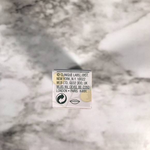 Clinique Dramatically Different Lipstick - Picture 6 of 7